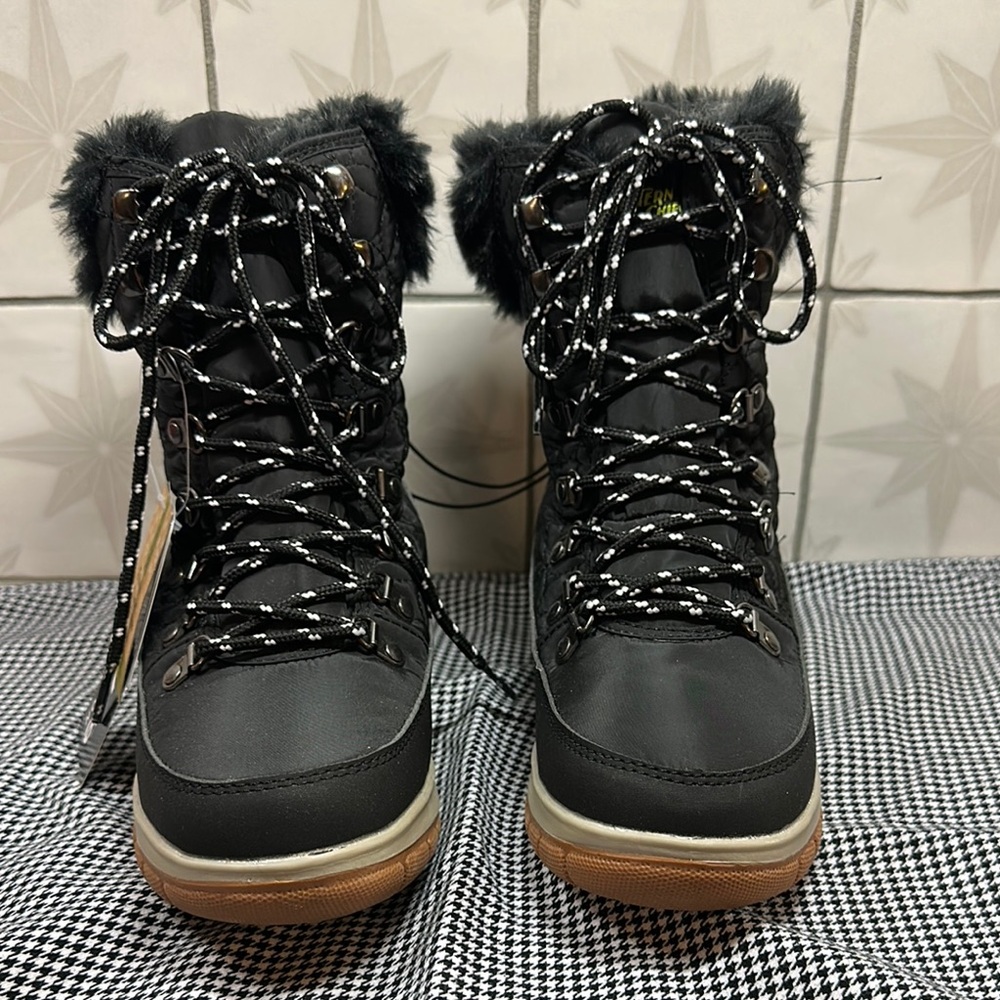 Women's Black Western Chief size 7 snow boot lace up